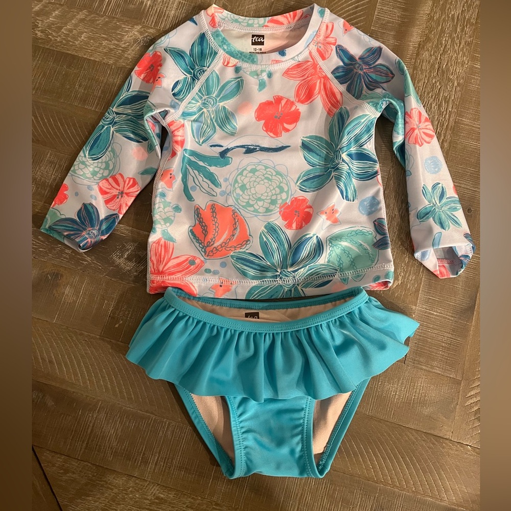 Tea Collection Rash Guard Baby Swim
Set, EUC, 12-18 Months